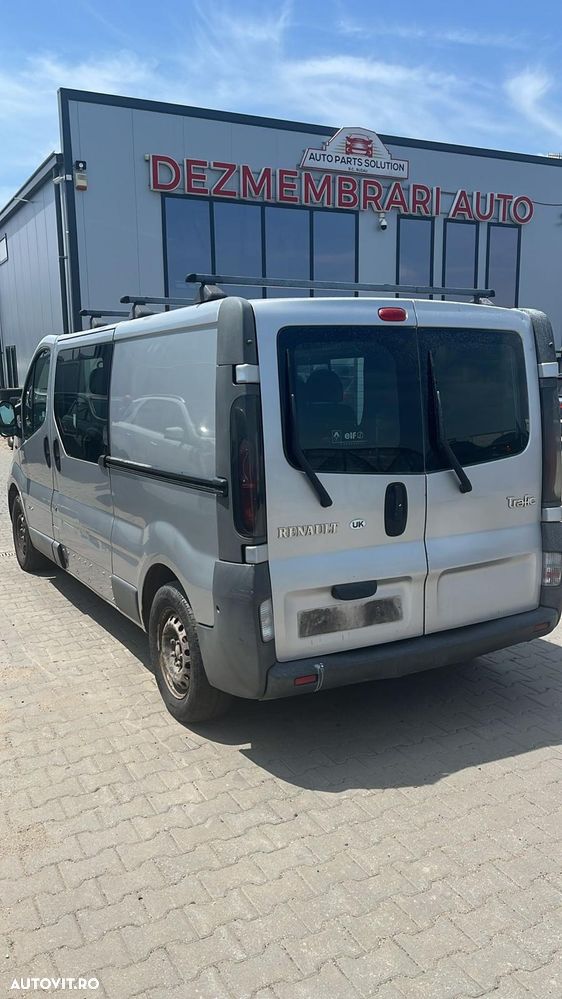 Dezmembram Renault Trafic 2.5 diesel din 2006 - 3
