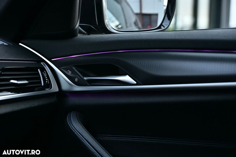 BMW Seria 5 520d AT MHEV - 36