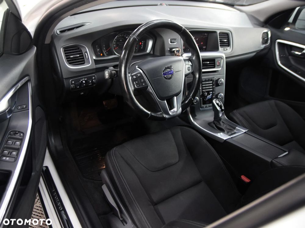 Volvo V60 T3 Drive-E Kinetic - 17