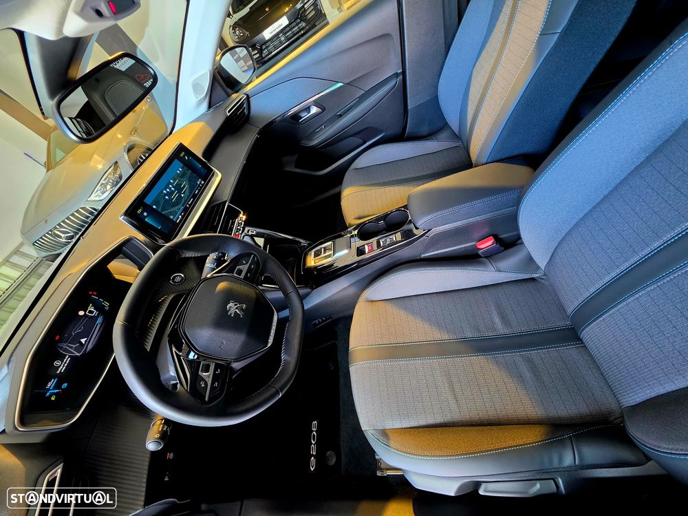 Peugeot e-208 Allure - 33