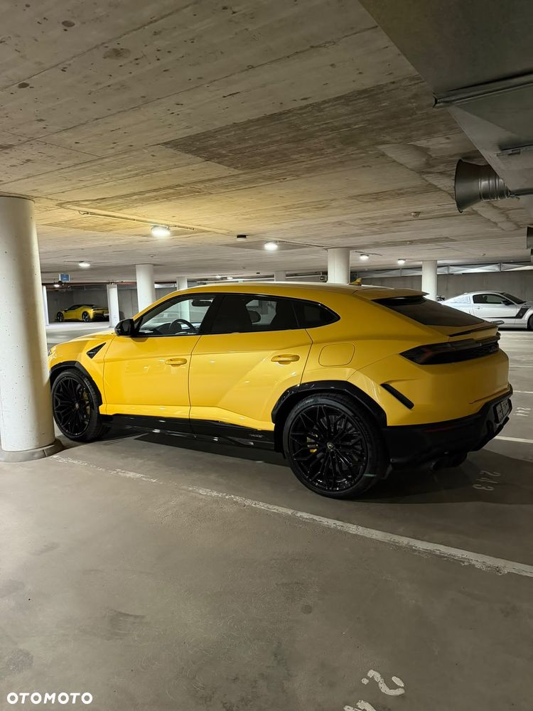 Lamborghini Urus - 4
