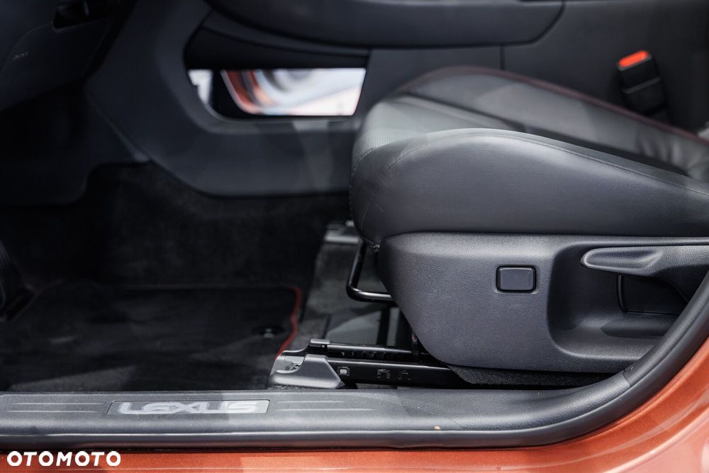 Lexus LBX 1.5 Hybrid Emotion - 32
