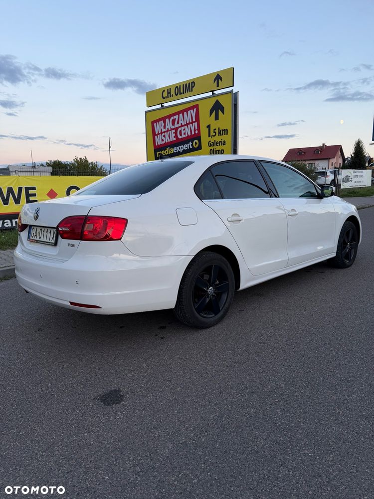 Volkswagen Jetta 2.0 TDI DSG Highline - 4