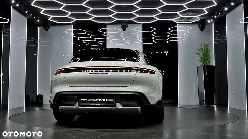Porsche Taycan Turbo Cross Turismo - 7