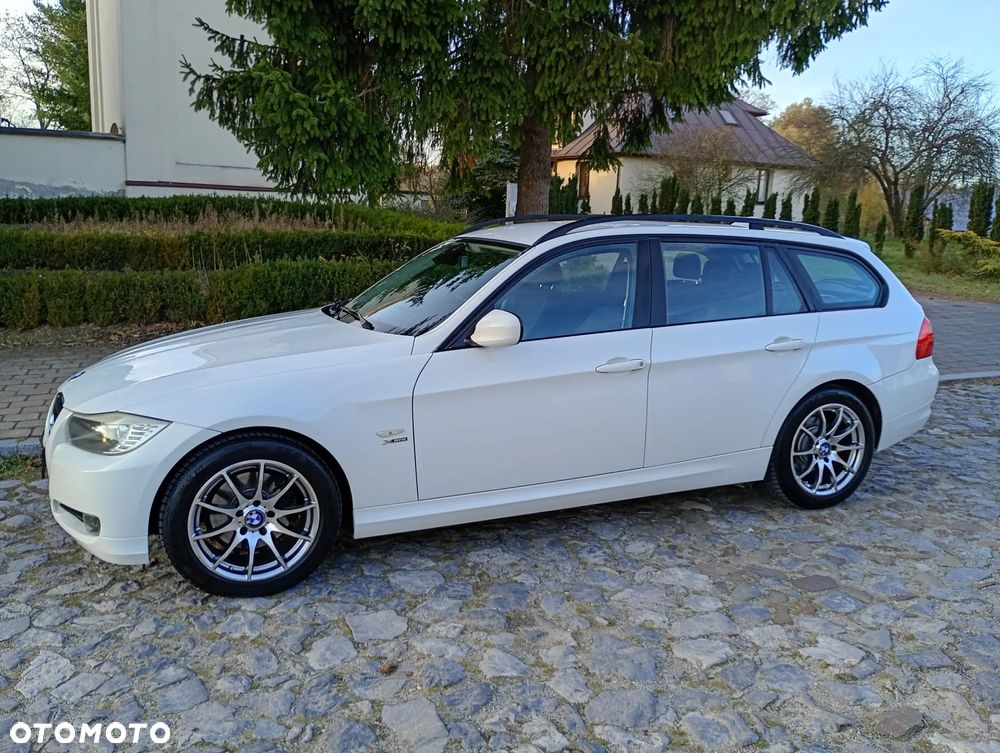 BMW Seria 3 320d xDrive DPF Touring - 8