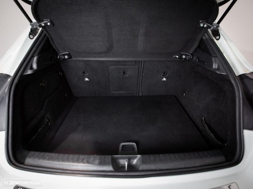 Mercedes-Benz GLA 200 - 11