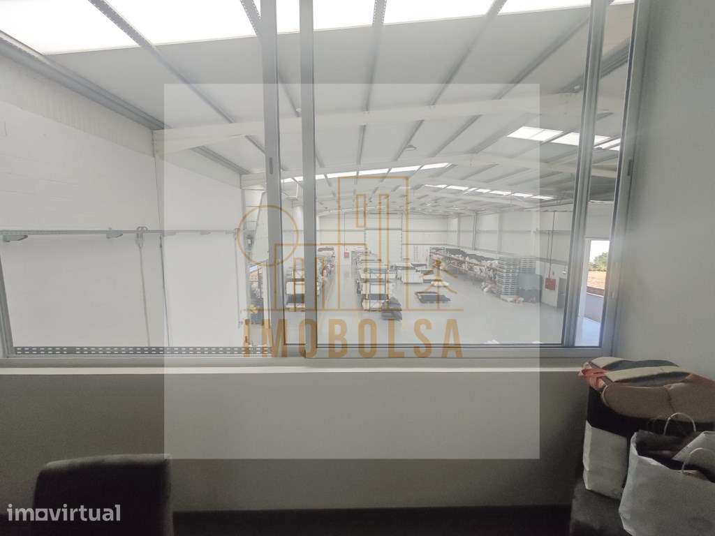 Armazem 2500 m2 - Grande imagem: 2/12