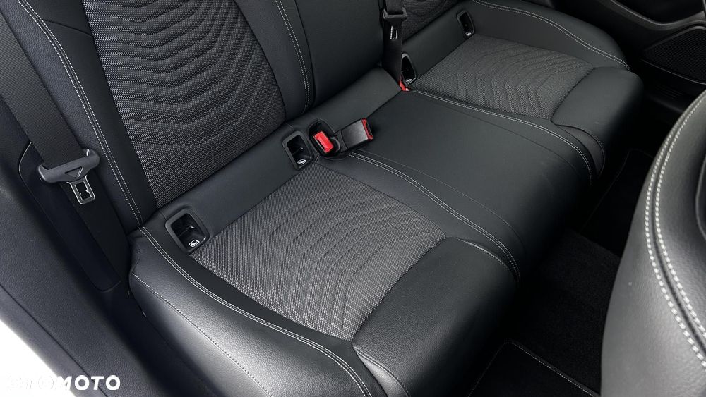 Mercedes-Benz CLA 200 7G-DCT - 28