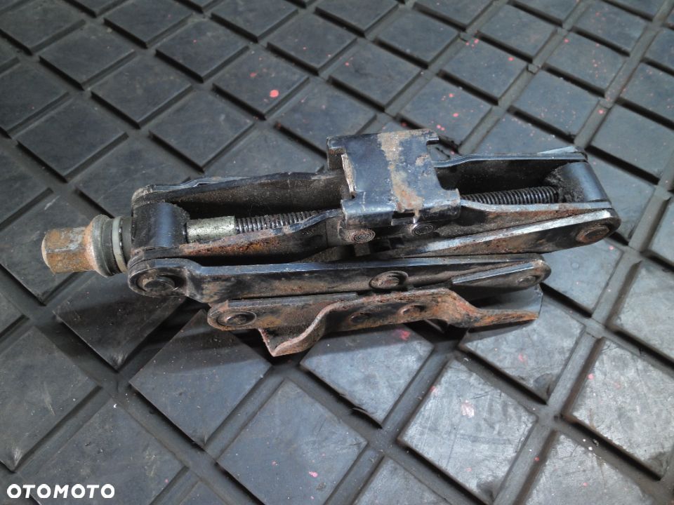 LEWAREK PODNOSNIK SAMOCHODOWY RENAULT - 1