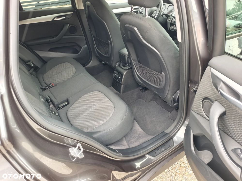 BMW X1 sDrive20i Advantage - 13