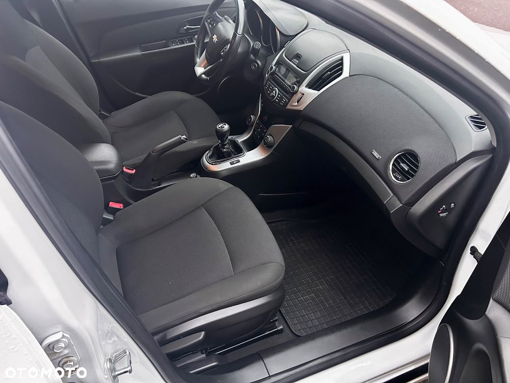 Chevrolet Cruze - 12