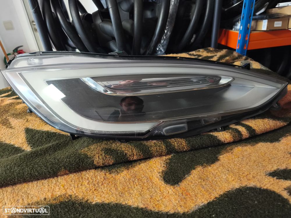 Farol direito full Led Tesla modelo S facelift