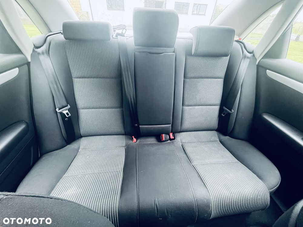 Audi A4 Limousine - 8