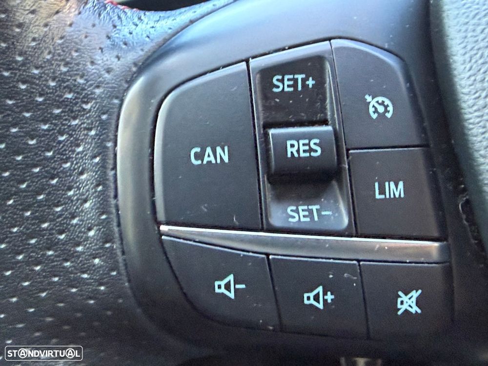 Ford Fiesta 1.0 EcoBoost S&S ST-LINE - 30