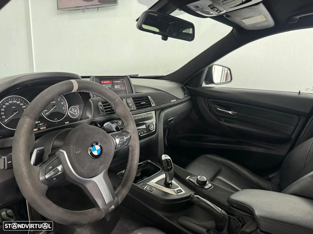 BMW 330 e iPerformance Pack M - 11