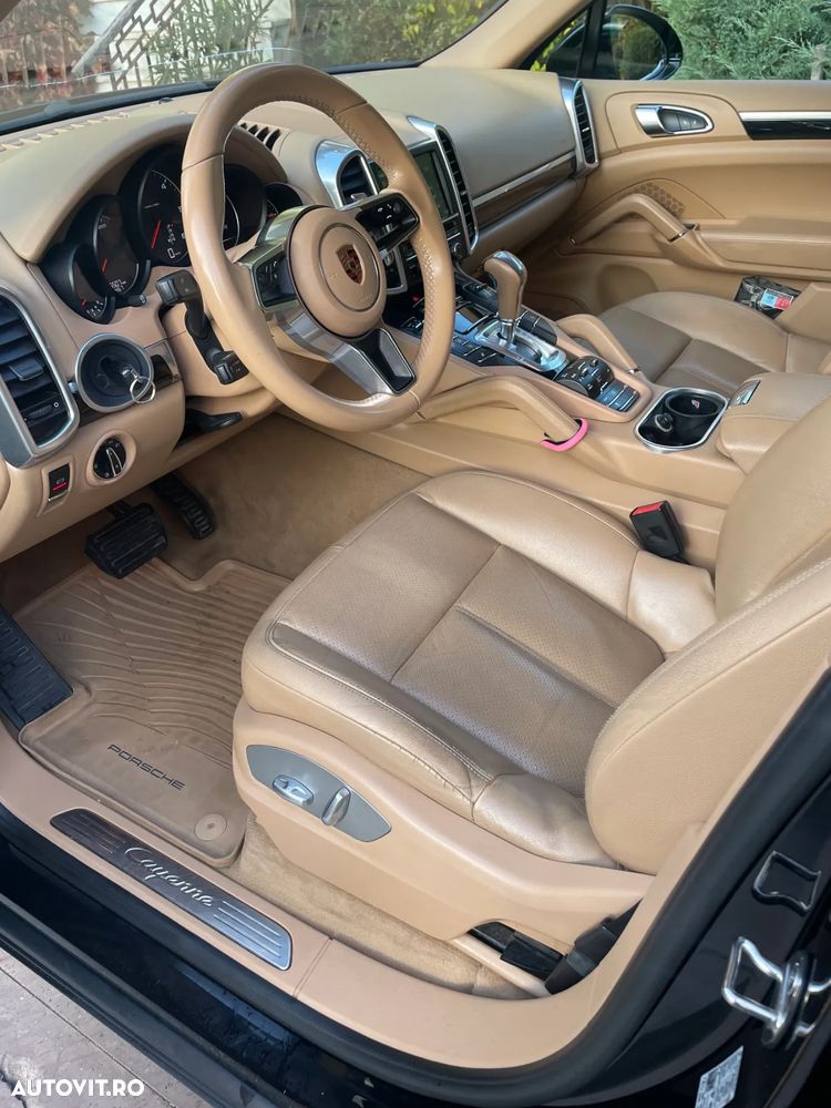 Porsche Cayenne 3.0 L - 8