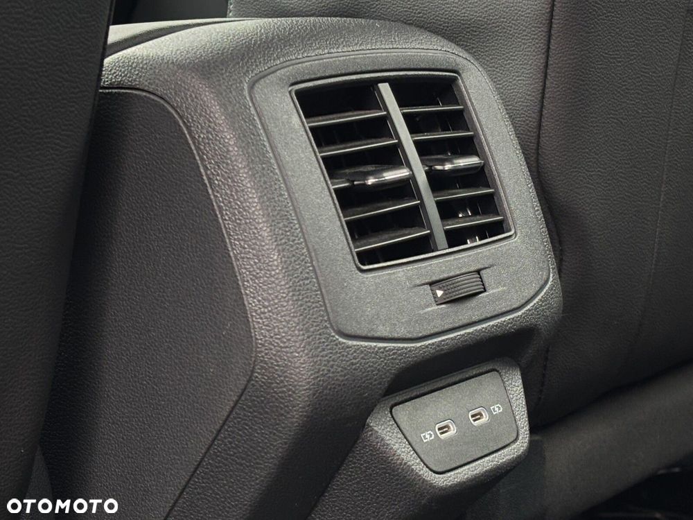 Volkswagen T-Roc - 33