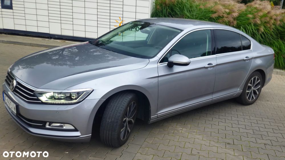 Volkswagen Passat - 12
