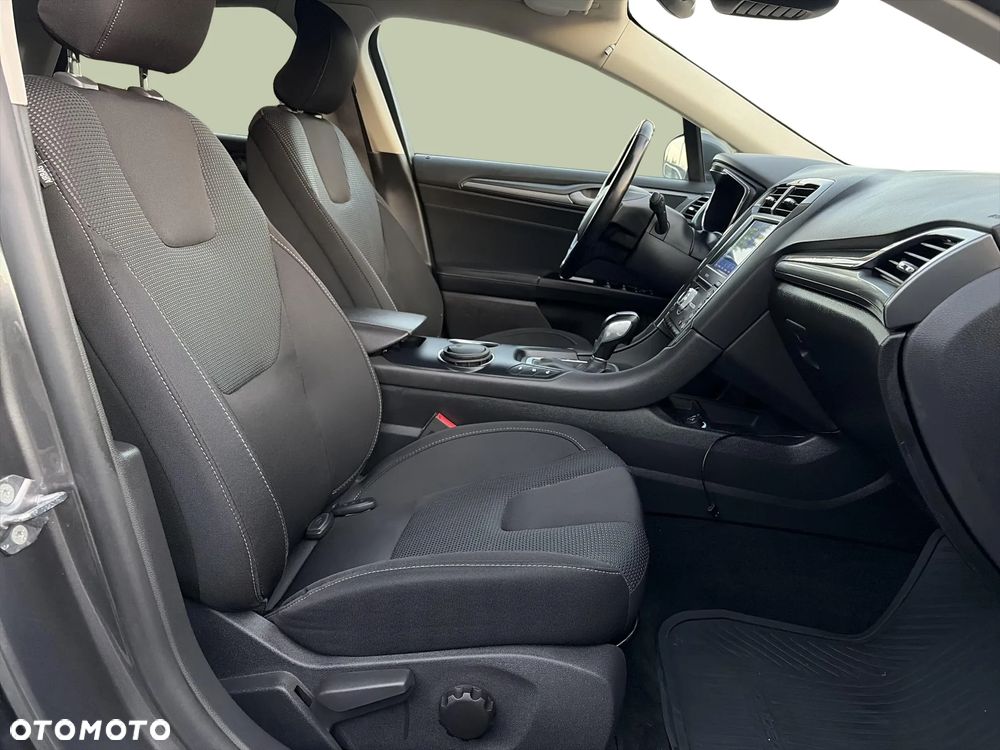 Ford Mondeo 2.0 Hybrid Titanium - 24
