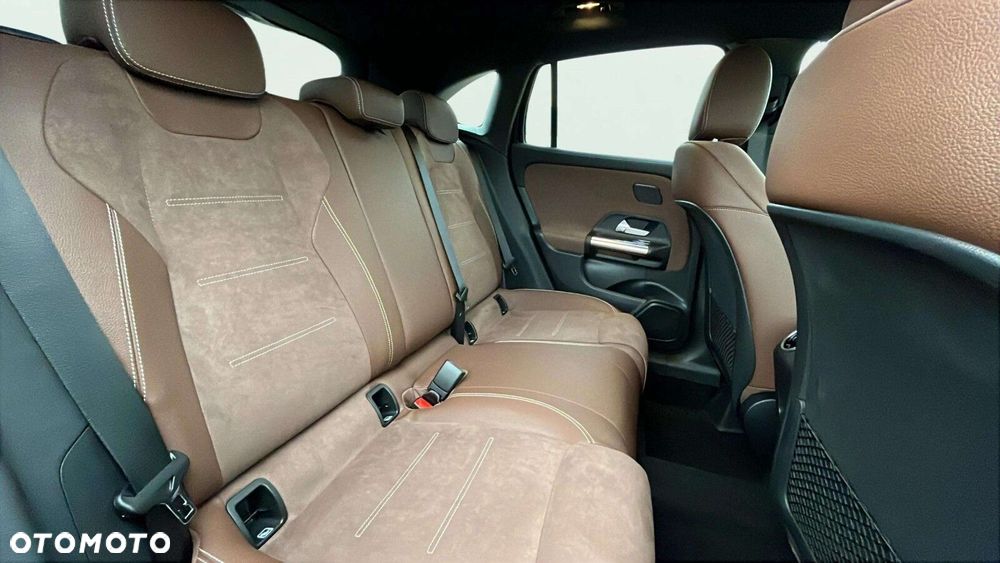 Mercedes-Benz GLA 200 AMG Line - 13