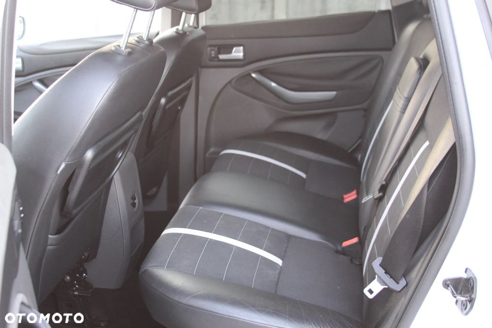 Ford Kuga 2.0 TDCi 2x4 Titanium - 16