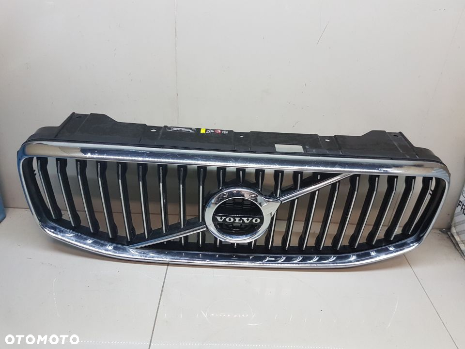 VOLVO XC60 II 17- GRILL ATRAPA - 2