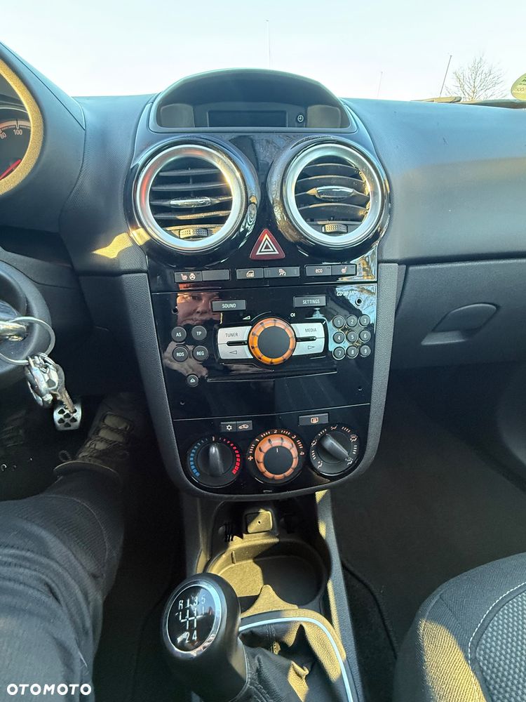 Opel Corsa 1.4 16V Color Edition - 14