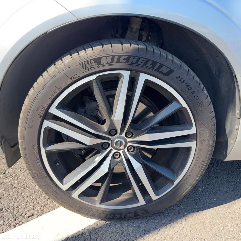 VOLVO XC60 2019 — imagine 8