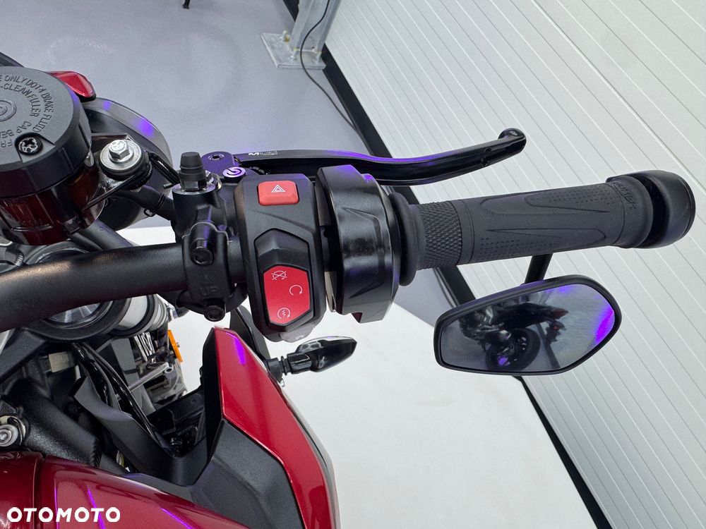 Triumph Street Triple - 40