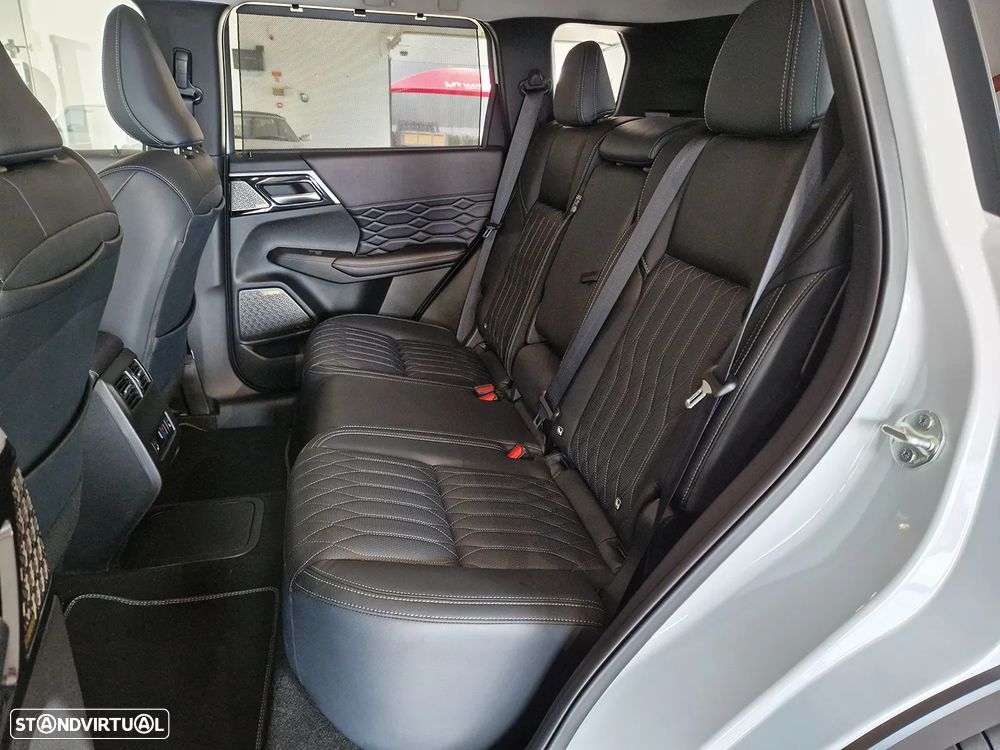 Mitsubishi Outlander 2.4 PHEV Instyle - 17