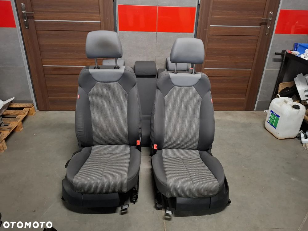 Fotele przód kanapa tył komplet Seat Leon II Rok 2010 anglia - 1