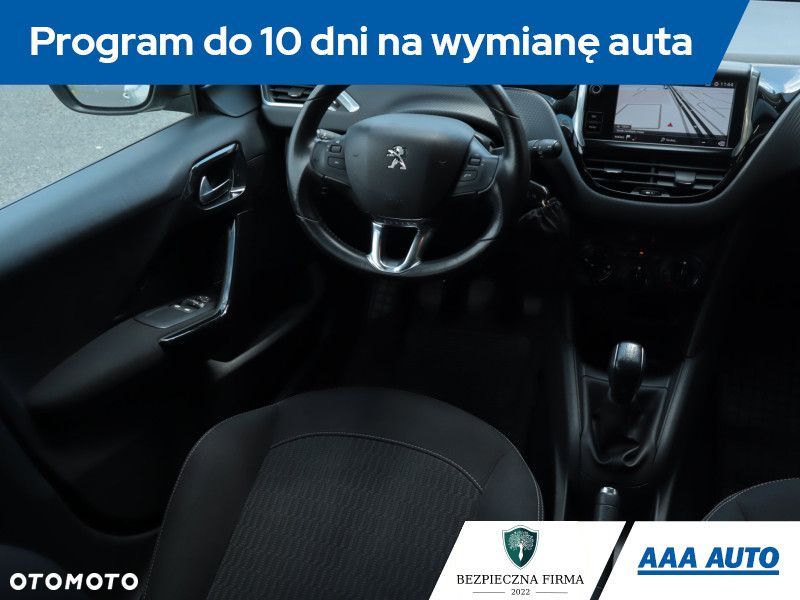 Peugeot 208 - 8