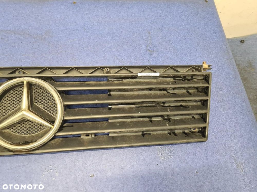 MERCEDES BENZ MB 100 ATRAPA GRILL - 4