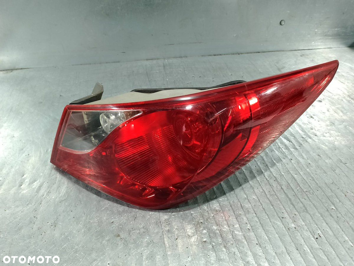 LAMPA TYLNA PRAWA HYUNDAI SONATA 92402-3Q SEDAN - 6