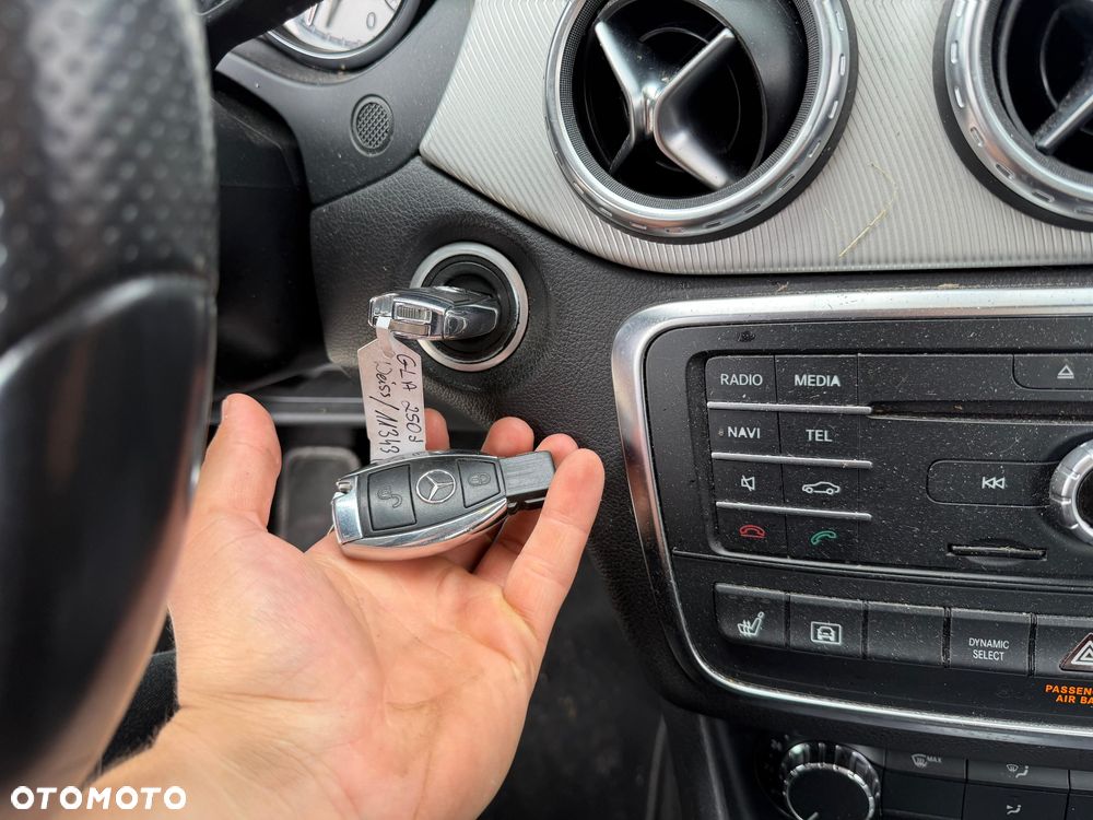 Mercedes-Benz GLA - 16