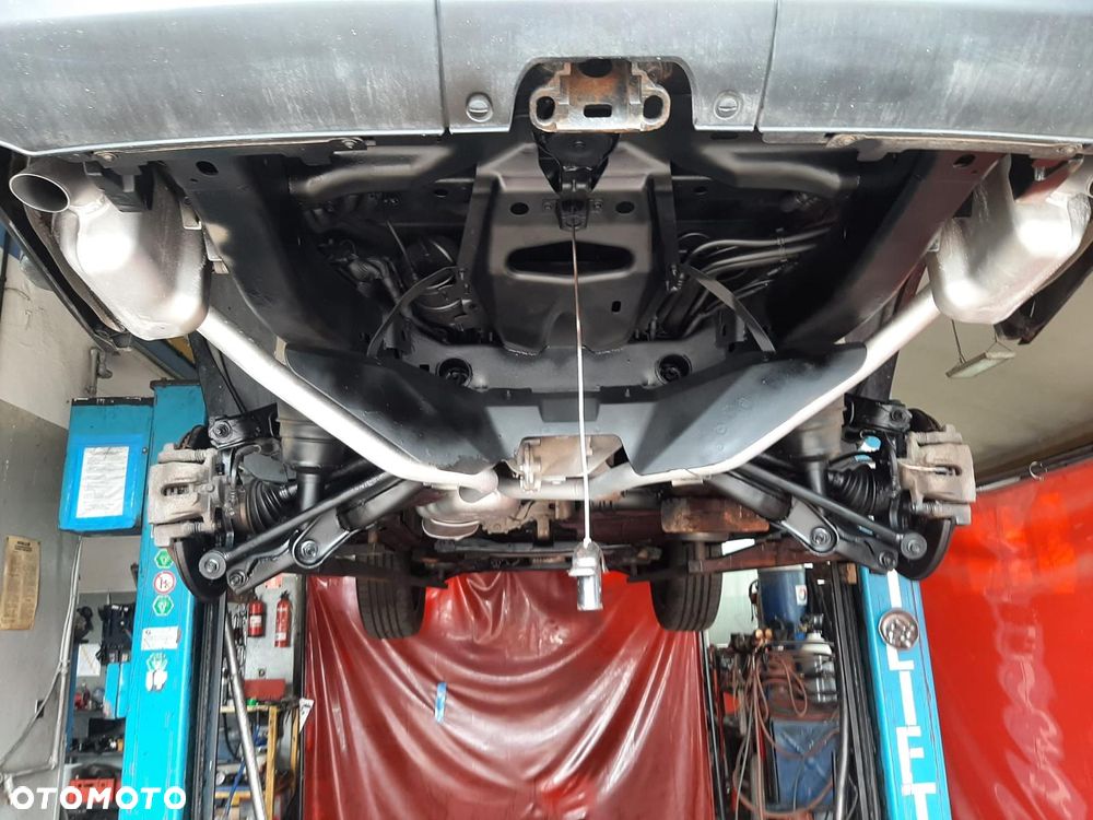 Land Rover Discovery 3.0 V6 Supercharged HSE - 33