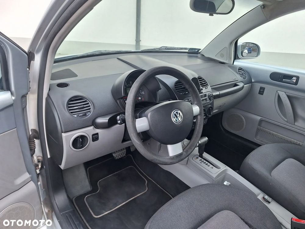 Volkswagen New Beetle 2.0 - 19