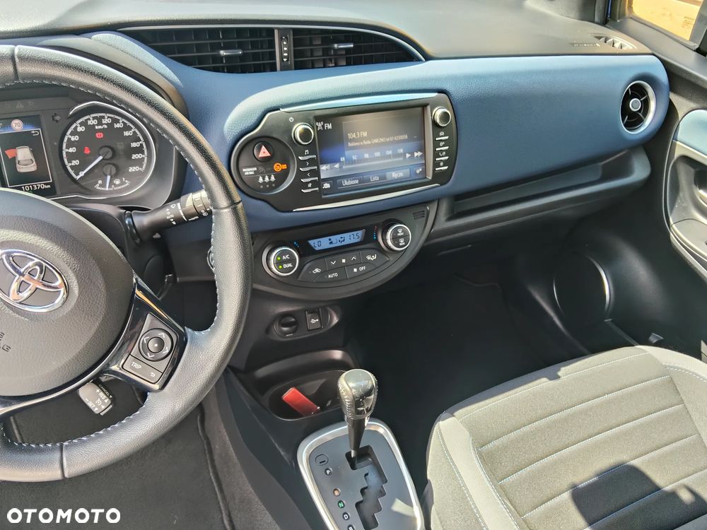 Toyota Yaris Hybrid 100 Premium - 17