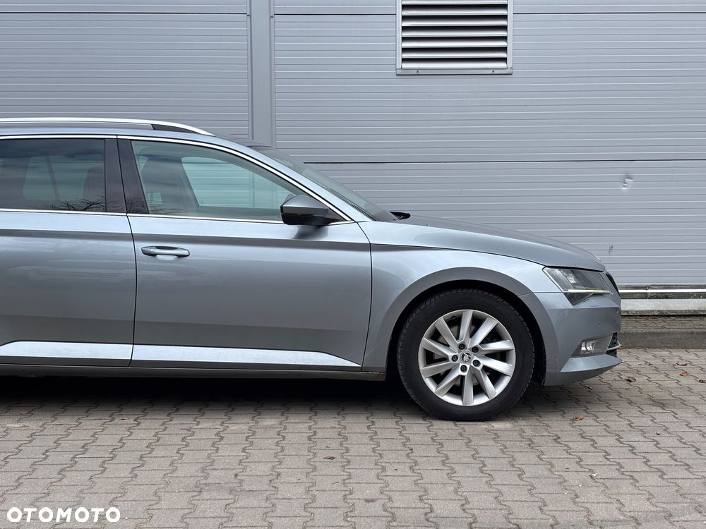 Skoda Superb 2.0 TDI Style DSG - 11