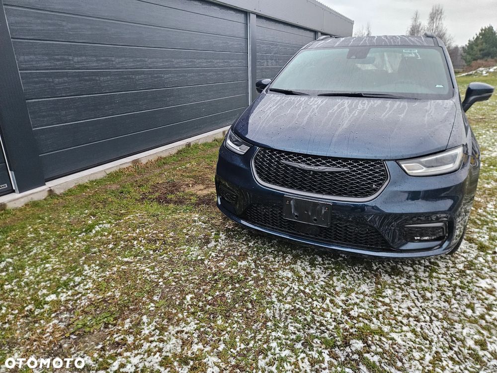 Chrysler Pacifica - 4