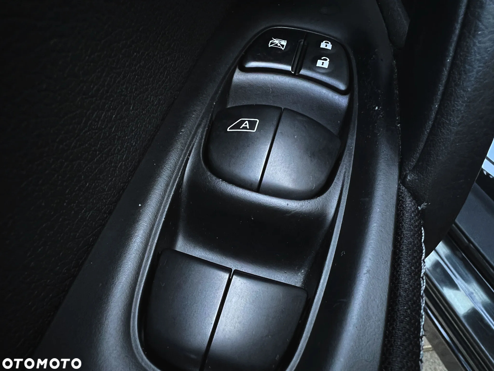 Nissan Qashqai 1.6 DCi N-Connecta Xtronic - 24