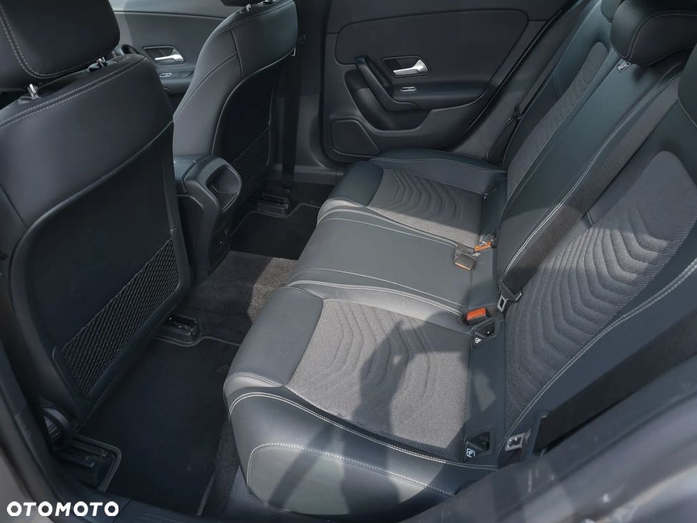 Mercedes-Benz CLA 200 7G-DCT Progressive Line Advanced - 25
