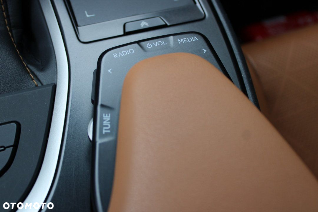 Lexus UX - 34