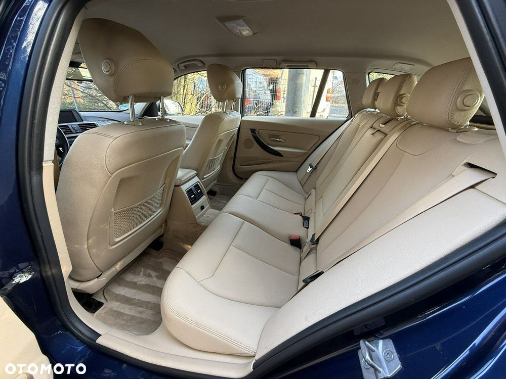 BMW Seria 3 320i Luxury Line - 8