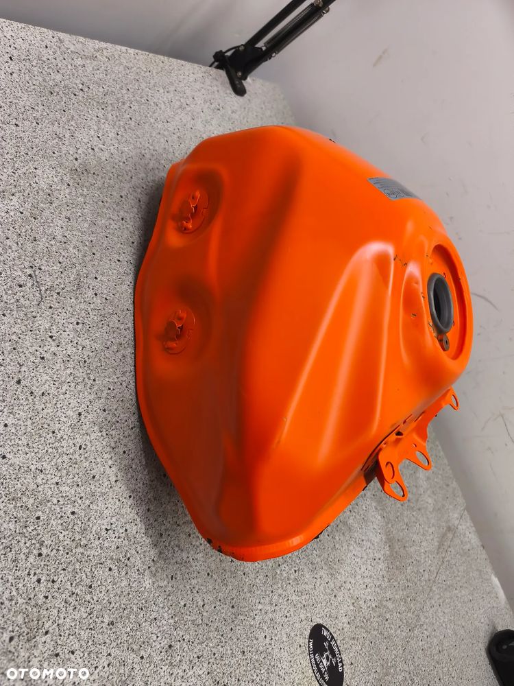 Bak, zbiornik paliwa KTM 390 Duke 24- - 3