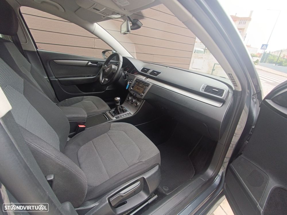 VW Passat Variant 1.6 TDI BlueMotion - 14