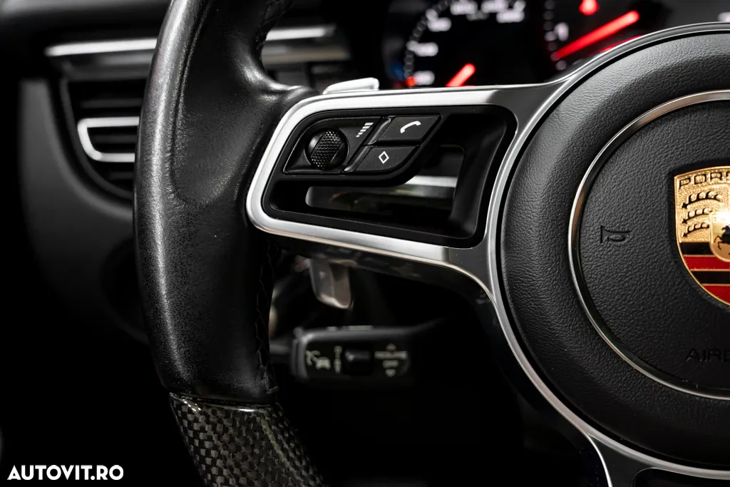 Porsche Macan S - 38