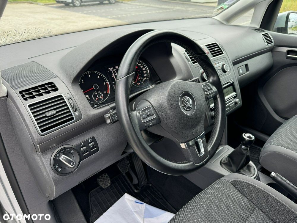 Volkswagen Touran - 21