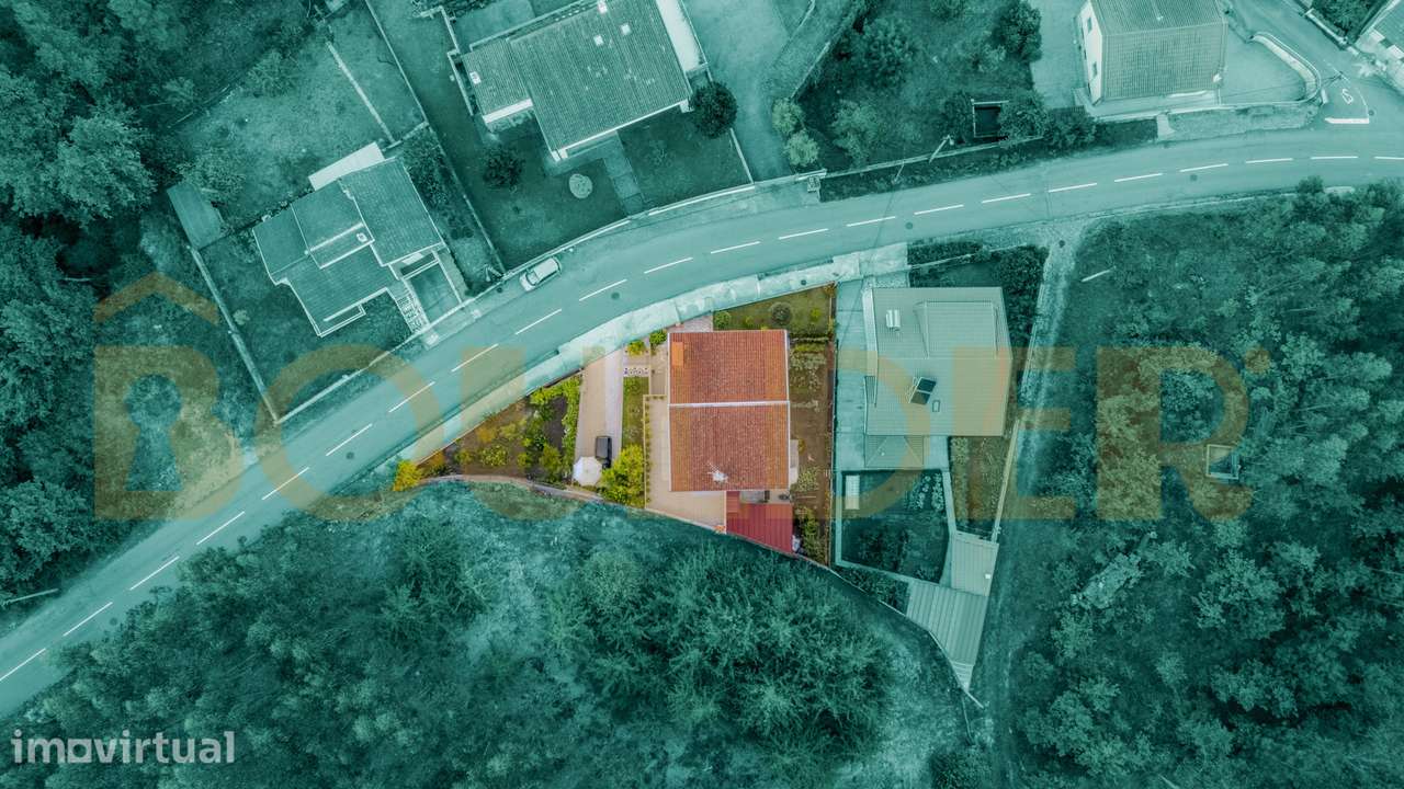 Moradia T5 com Duas Habitações Independentes, Terreno e Garagem em... - Grande imagem: 5/50