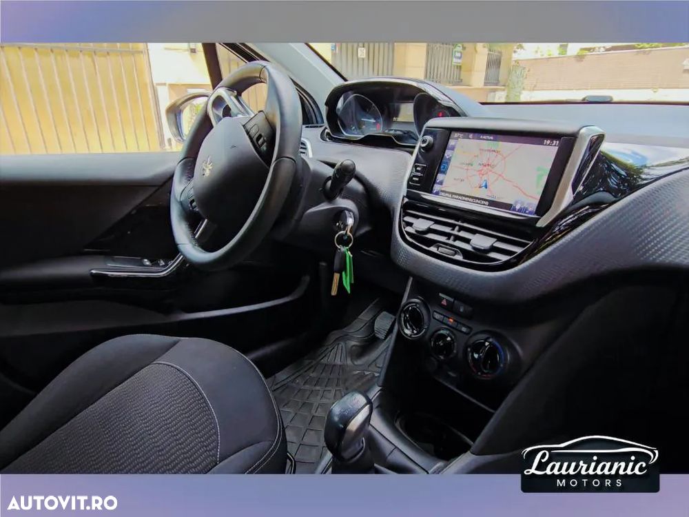 Peugeot 208 1.2 L PureTech Style - 27